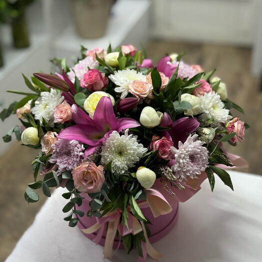 Buyuk boy kutu içinde ital çiçekler