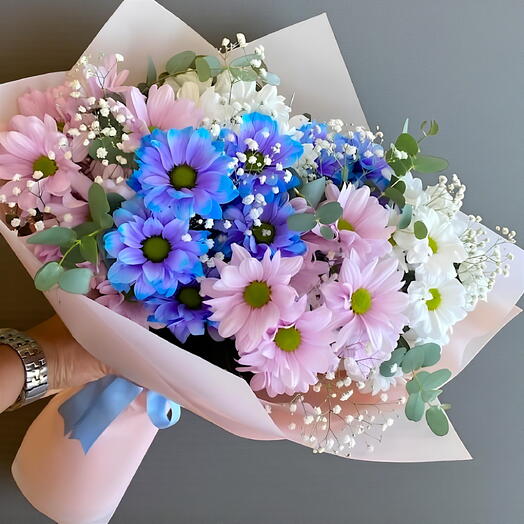 Renkli papatyalar buketi