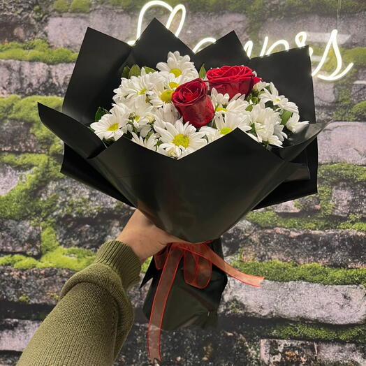 2 KIRMIZI GÜL PAPATYA BUKETİ