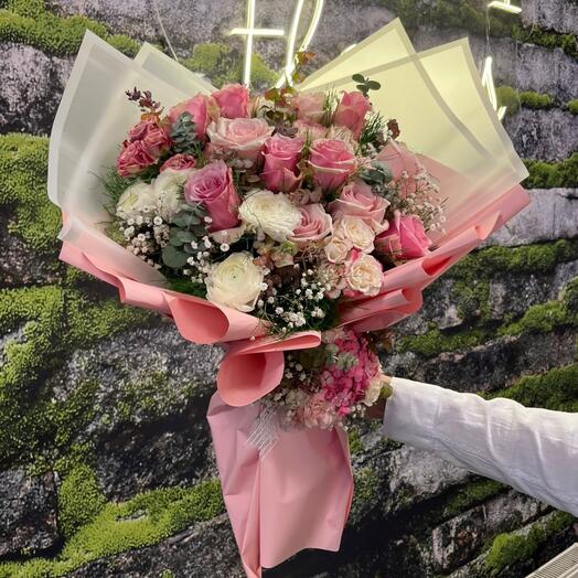 TrueLove Pembe ve Beyaz İthal Gullerden Premium  Buket 🌸