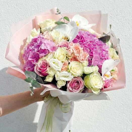 Karışık Çiçek Buketi (Orkide, Ortanca ve Gul)