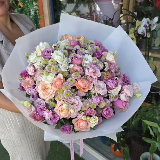 Çok renkli bir buket çiçek