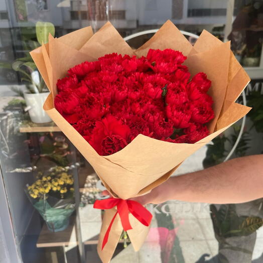 Kırmızı karanfil aşkı