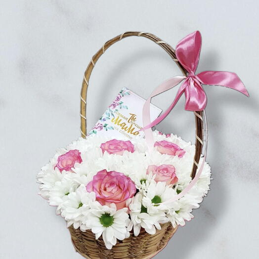 Krizantemli gullu sepet