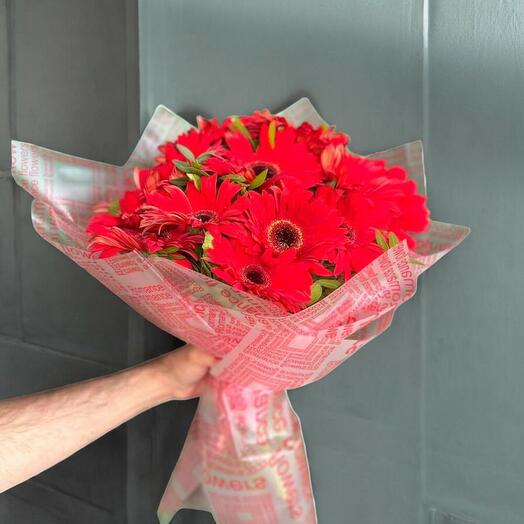 Kırmızı Gerbera Buketi – Aşkın ve Tutkunun Çiçek Bahçesi