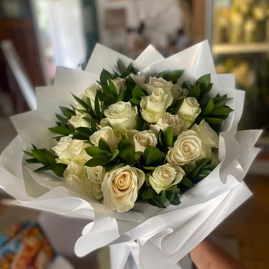 Bouquet of 17 imported white roses