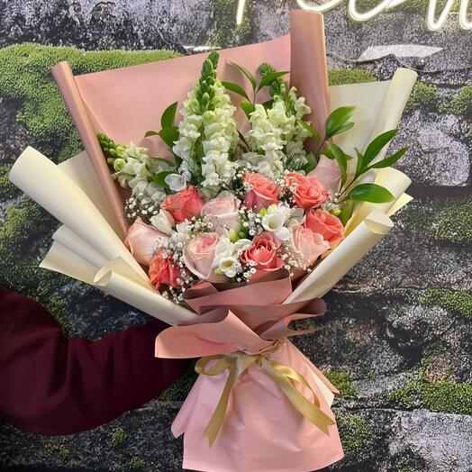 Premium İthal Pembe Gul ve Aslanağzı Çiçek Buketi 💕