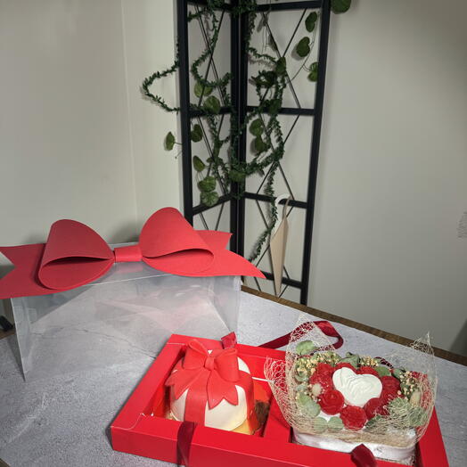 Aşk kutusu XL / sabun kokulu çiçek yanında istediğiniz tasarımlı 4 kişilik pasta