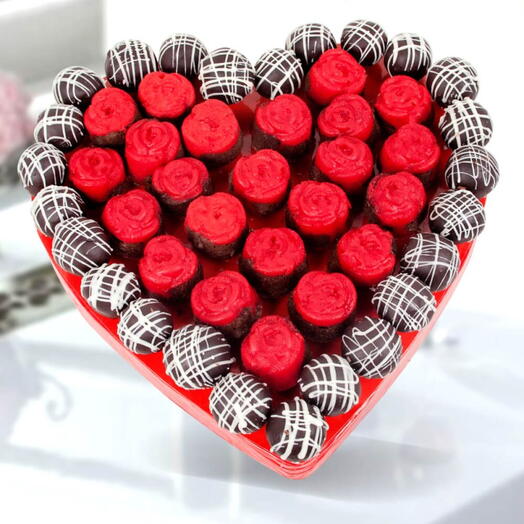 Romantik Kalp Tasarımlı Kek Buketi