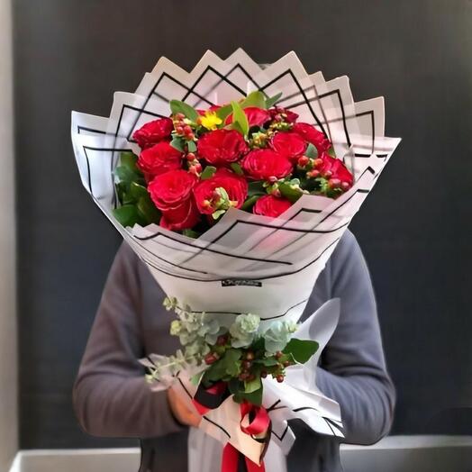 17 Adet Kırmızı Gul Buketi