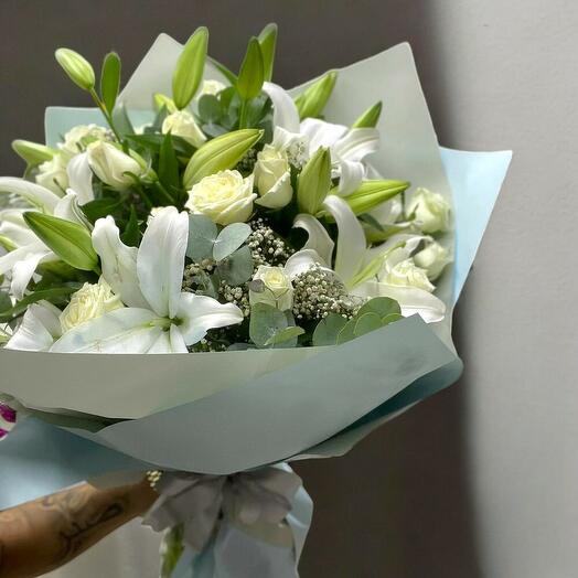 BÜYÜK BOY LİLYUM VE BEYAZ GÜL BUKETİ