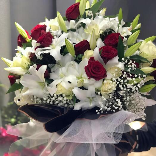 BÜYÜK BOY BEYAZ LİLYUM - KIRMIZI -BEYAZ GÜLLER - BUKETİ
