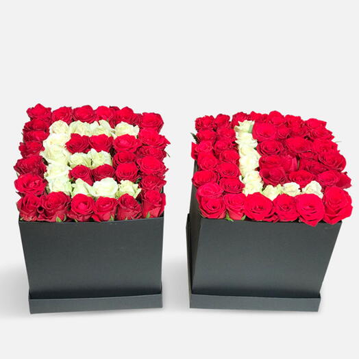 Aşkın Baş Harfleri Kutuda Guller