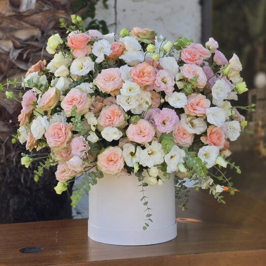 Buyuk bir kutu çiçek