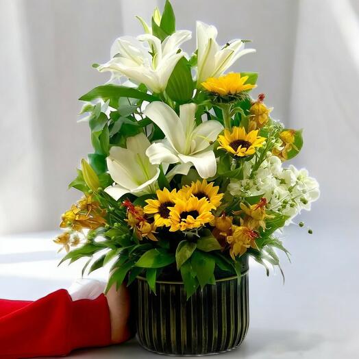 Sunshine Flowers - Kazablanka ve Ay Çiçekleri Aranjmanı