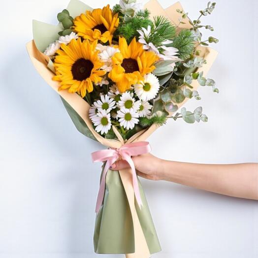 Gunebakan ve Papatya Buketi