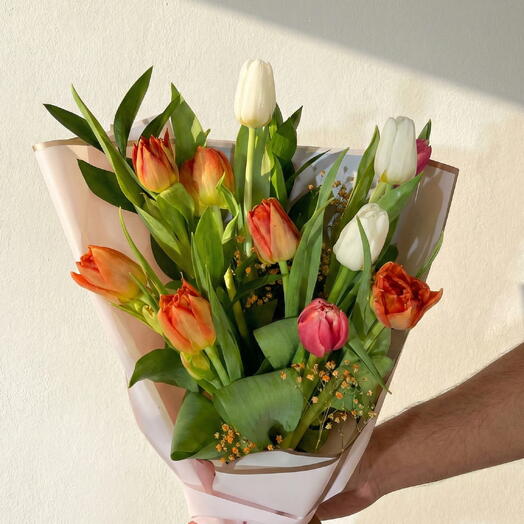 Colorful Spring Tulip Bouquet - A Meeting of Elegance and Vibrancy