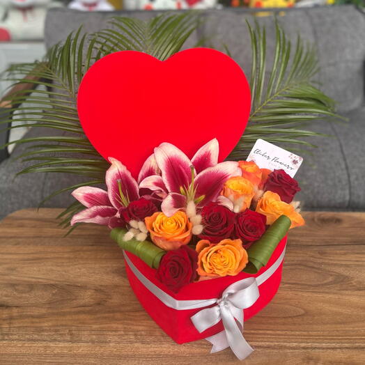 Kalp Kutuda Lilyumlar ve Guller