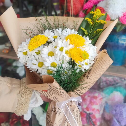 Daisy spring bouquet white yellow