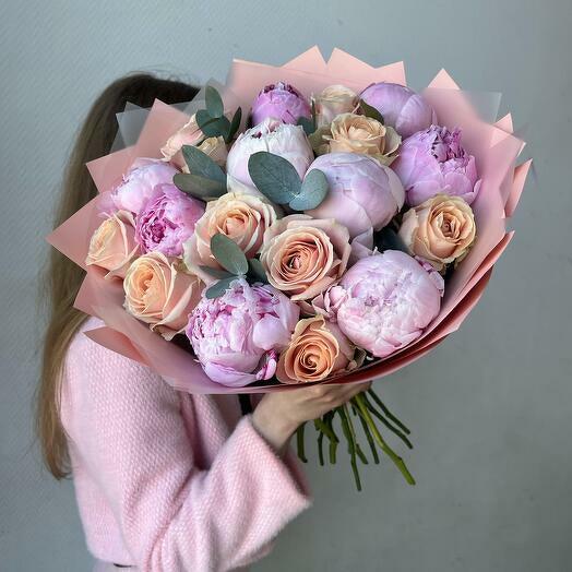 Yemyeşil Şakayık ve Gul Lokumu Buketi