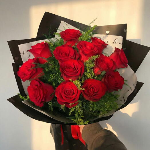 Kırmızı Gul ve Solidago Buketi