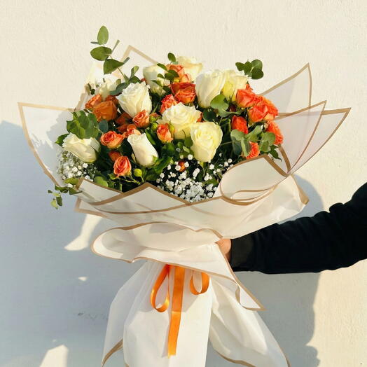 Turuncu Çardak Gul ve Beyaz Gulun Zerafeti Buketi