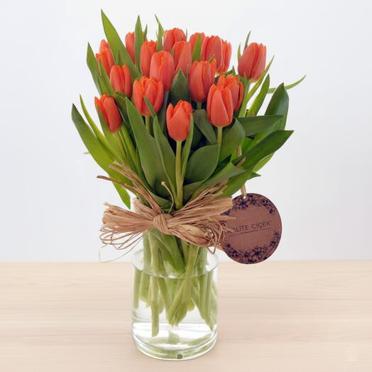 Turuncu lale arajmanı