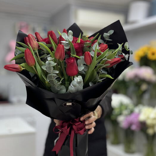 KIRMIZI LALE KIRMIZI GÜL