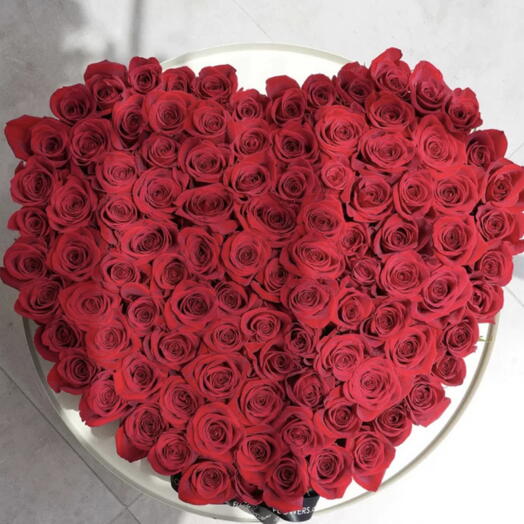 Red roses box