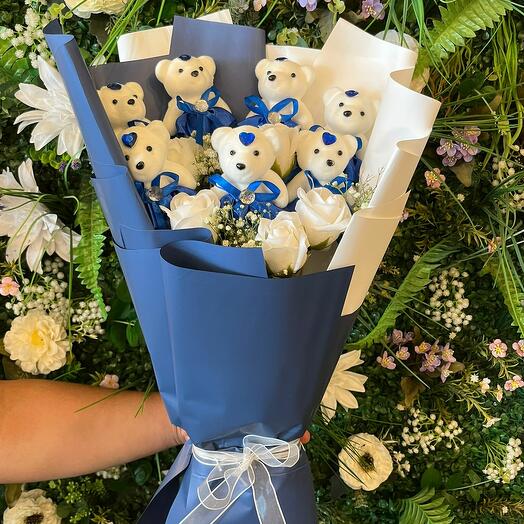 MEGA BOY BEYAZ GÜLLÜ MAVİ AYICIK BUKETİ