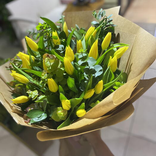 Yellow tulip bouquet