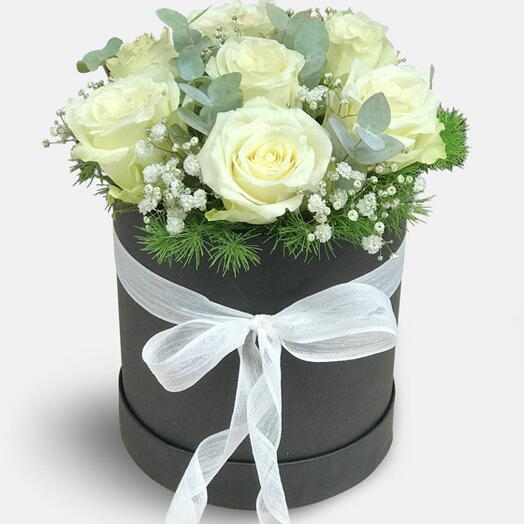 Kutuda Yedi Adet Beyaz Gul