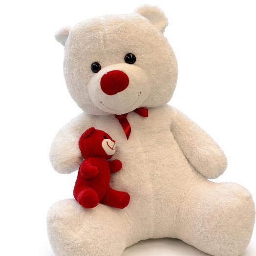 Orta Boy Beyaz Peluş Ayı – Kırmızı Mini Ayıcık Detaylı, Yumuşak ve Sevimli Oyuncak