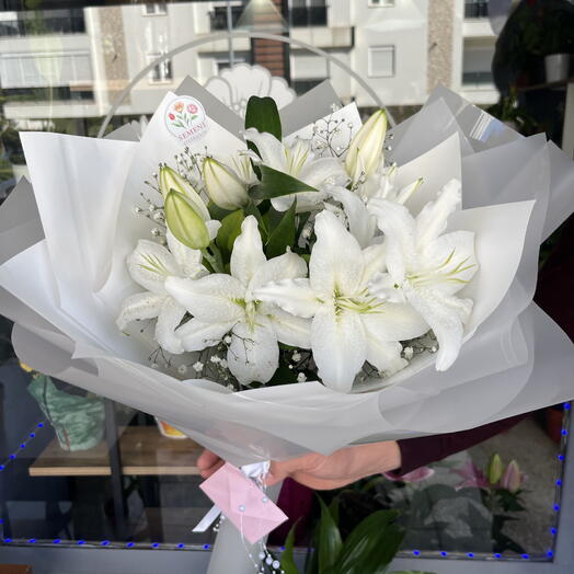 Beyaz Lilyum buketi