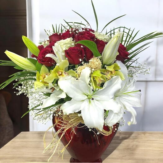 Kalp cam Vazoda Lyon ve kırmızı gul tasarım