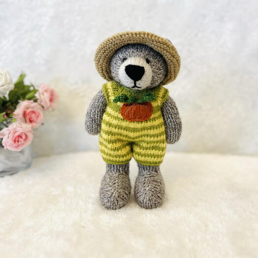 El Yapımı Şapkalı Tulumlu Ayıcık – Sevimli Hediye