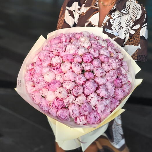 Kocaman bir buket şakayık