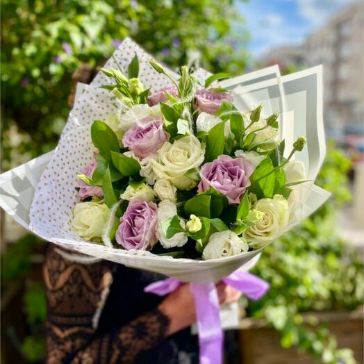 Lila ve Beyaz Guller Buketi