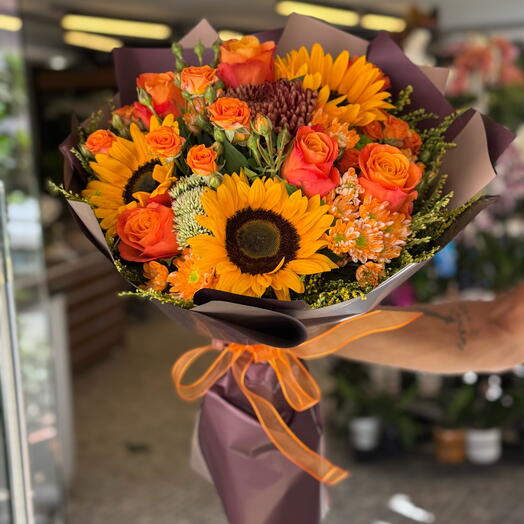 Gulumseyen Guneş Ayçiçekleri