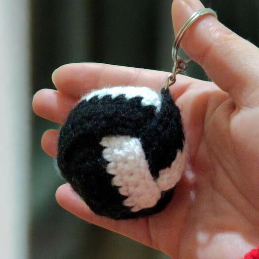 Black and White Team Fan Keychain – Hand-Knitted Ball Model