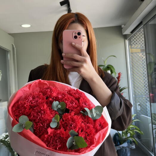 Kırmızı karanfil buket