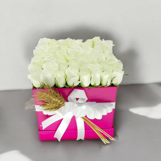 Zarif Beyaz Guller Kutuda