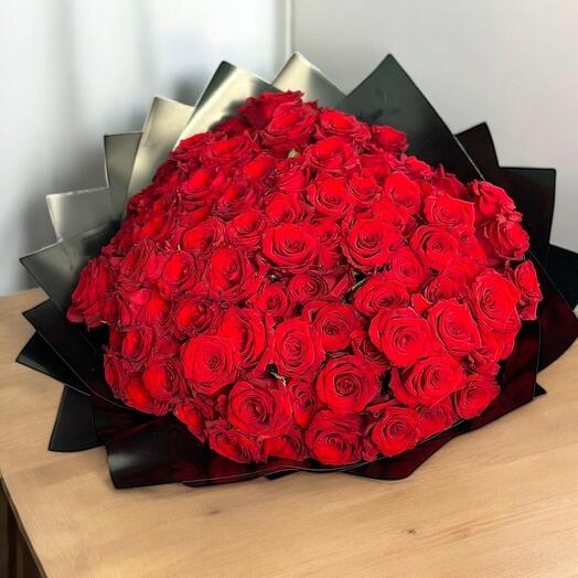 İthal 100 Kırmızı Gul Buketi – Özel Gunler İçin Muhteşem Çiçek Aranjmanı