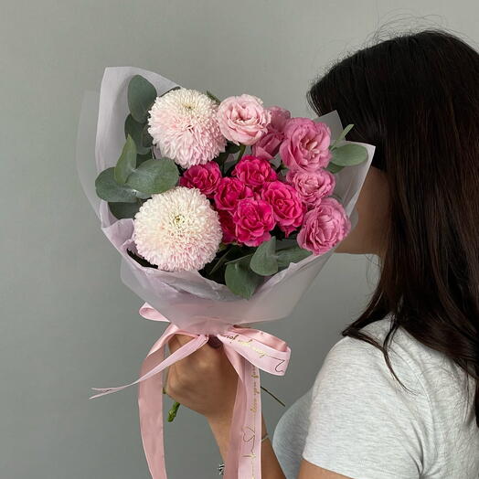 Pembe tonlarda tamamlayıcı buket