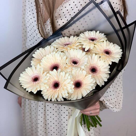 A gerbera bouquet of dusty pink flowers