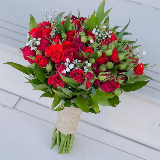 Tomurcuklu Kırmızı Gul Demeti