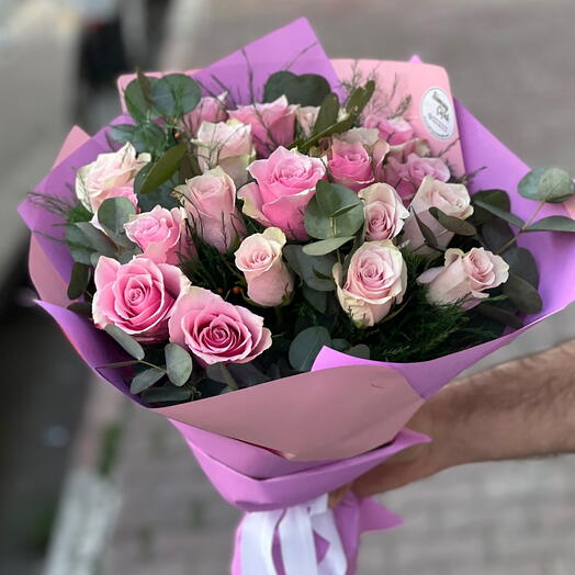 Pembe tonlarda guller