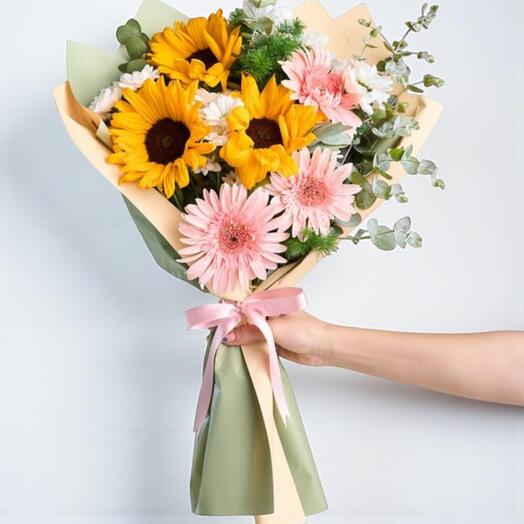 Gunebakan ve Gerbera Buketi