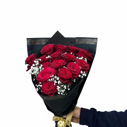 15 Элегантный букет с красными розами – самое сильное выражение любви и страсти