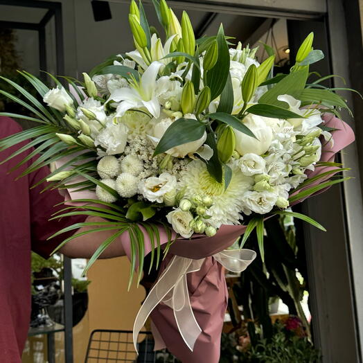 Beyaz Kuğu Beyaz Çiçek Buketi